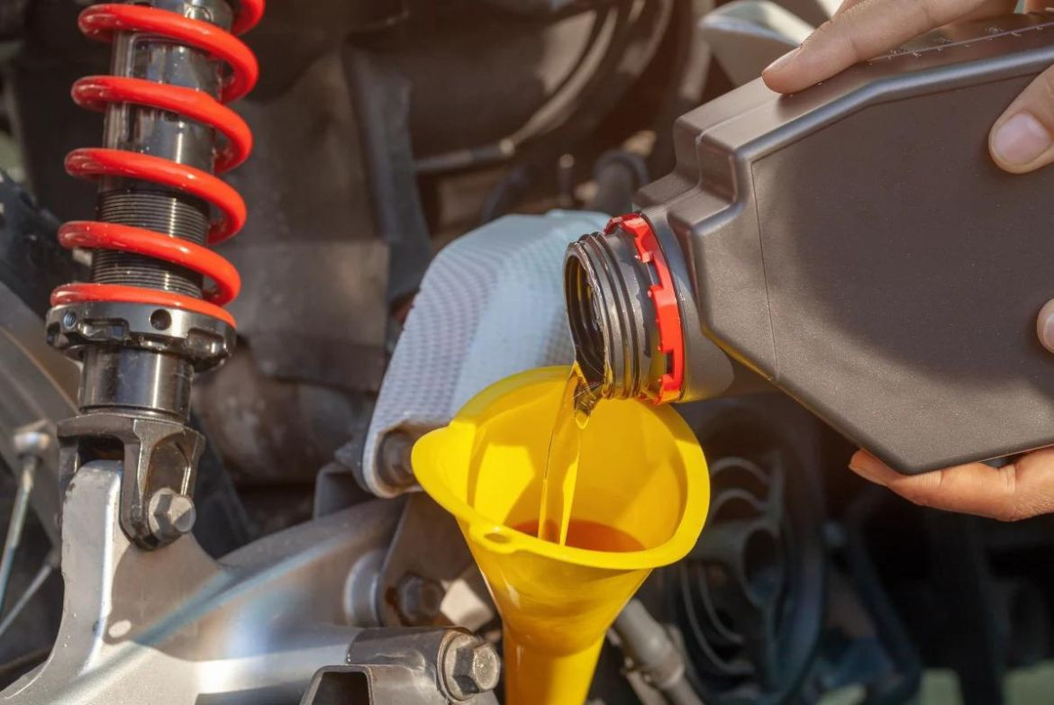 Comment l'huile moteur affecte les performances de votre moto